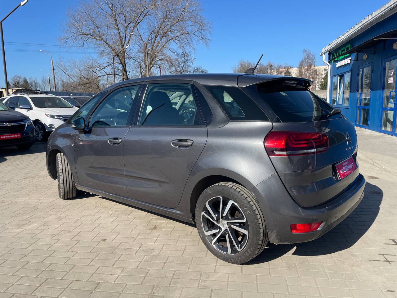 Фото автомобиля 8