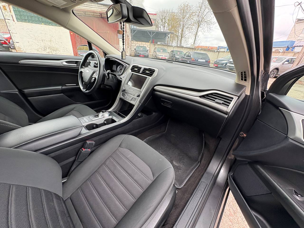 Фото автомобиля 12