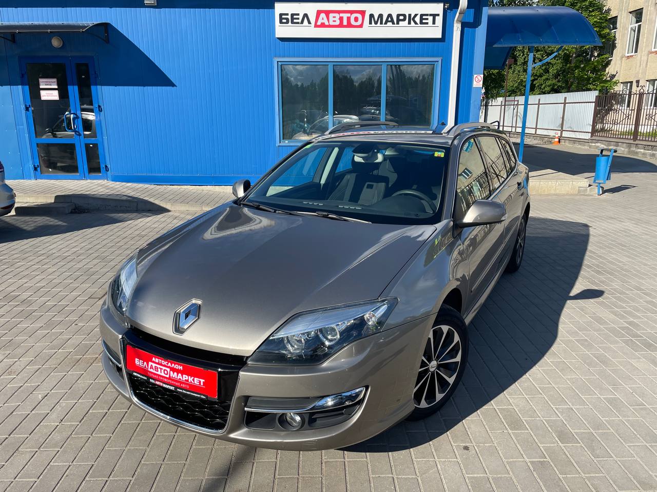 авто с пробегом renault laguna 2011