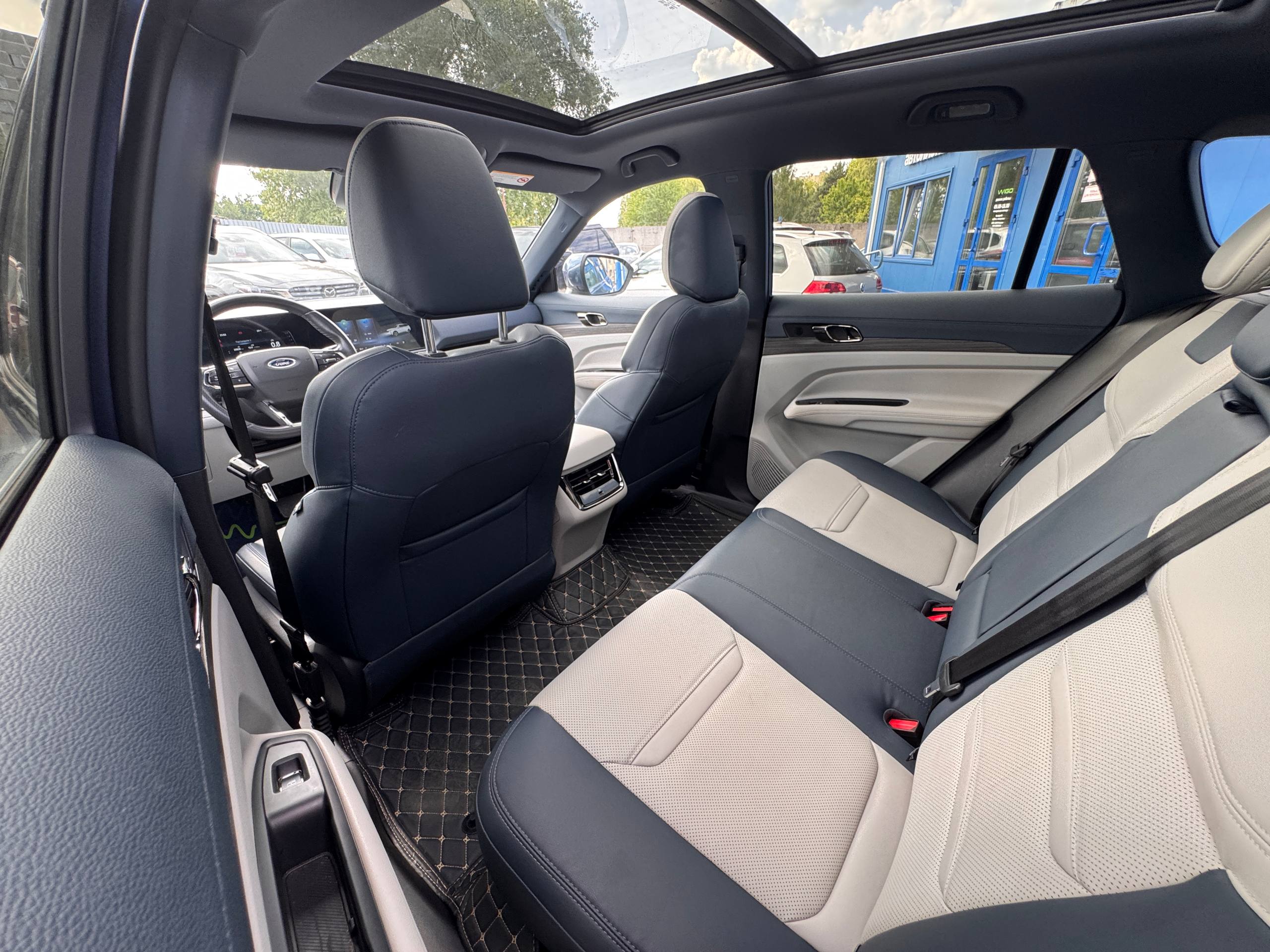 Фото автомобиля 12