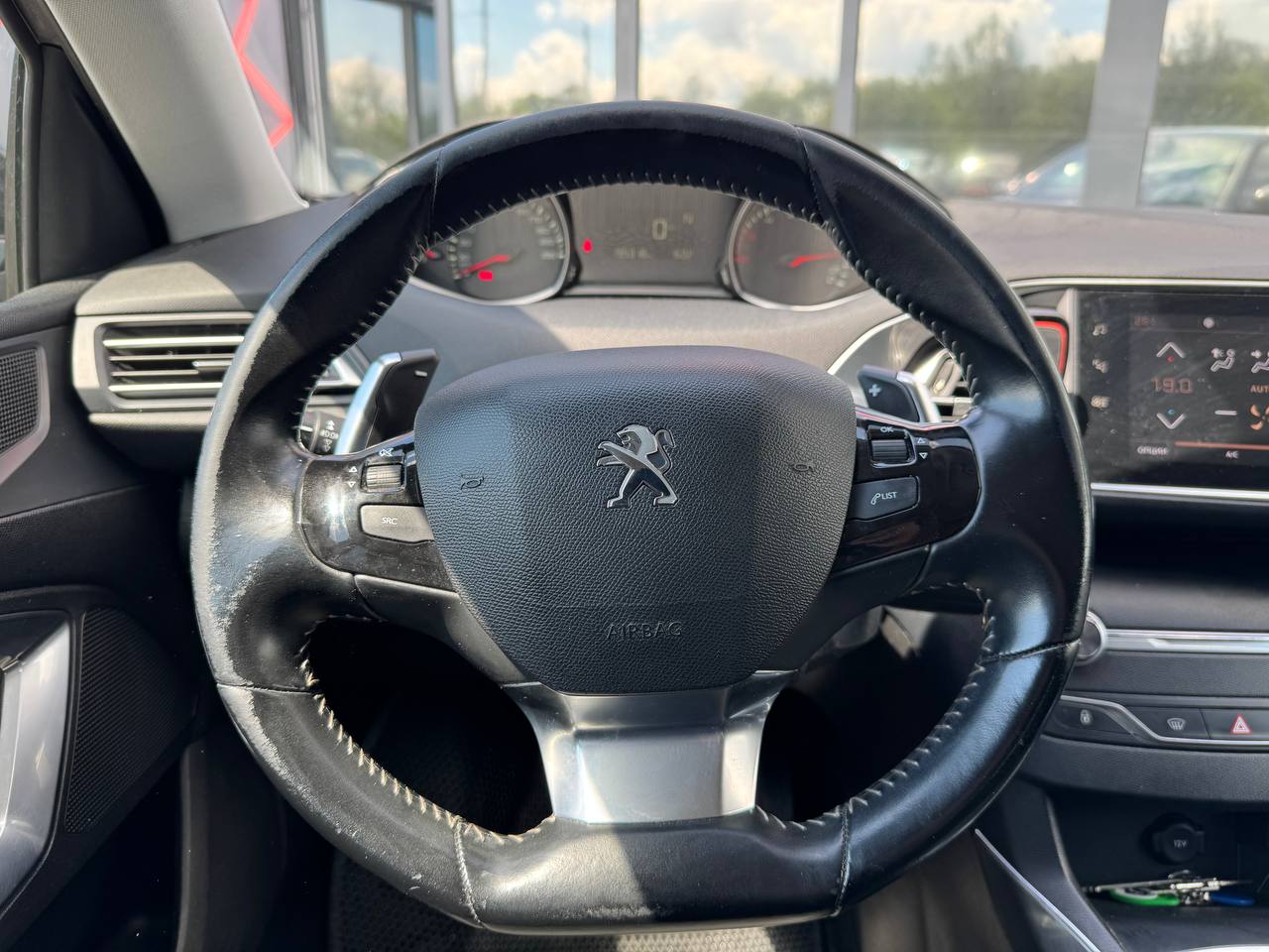 Фото автомобиля 12