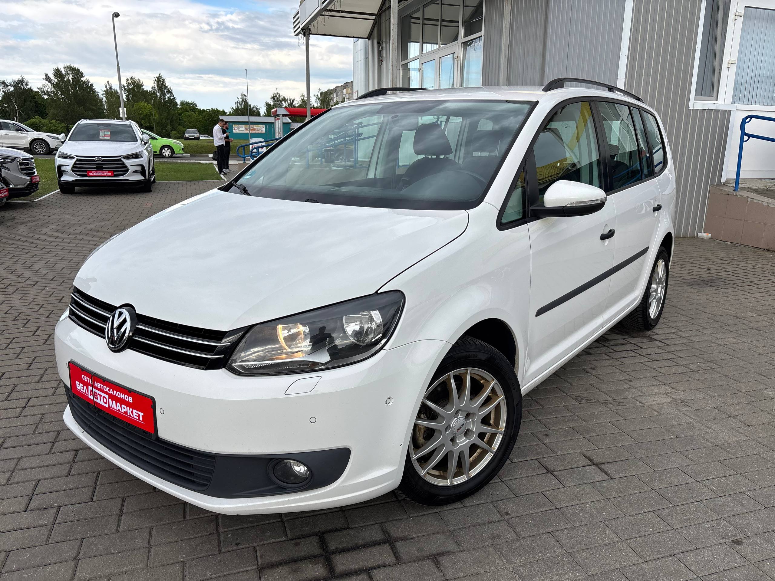 авто с пробегом volkswagen touran 2013