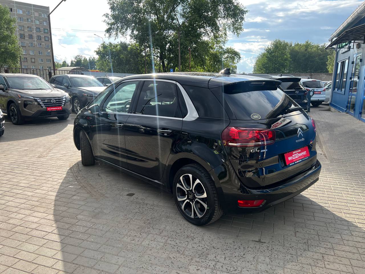 Фото автомобиля 8