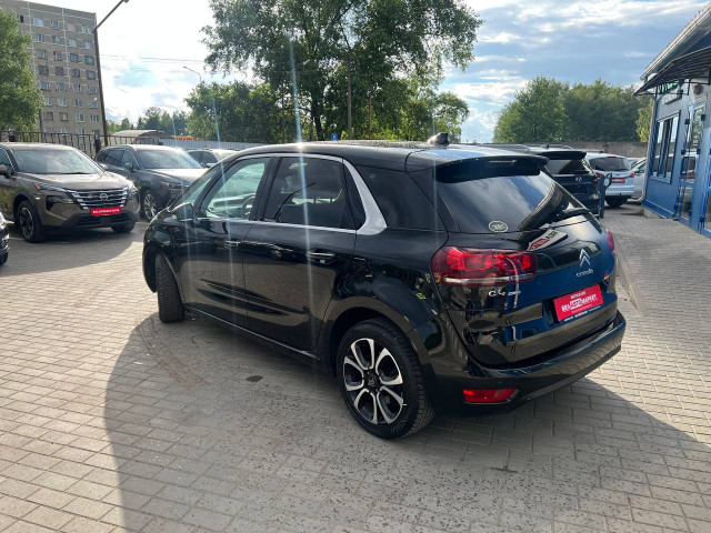 Фото автомобиля 8