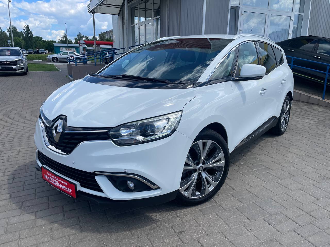 авто с пробегом renault scenic 2017