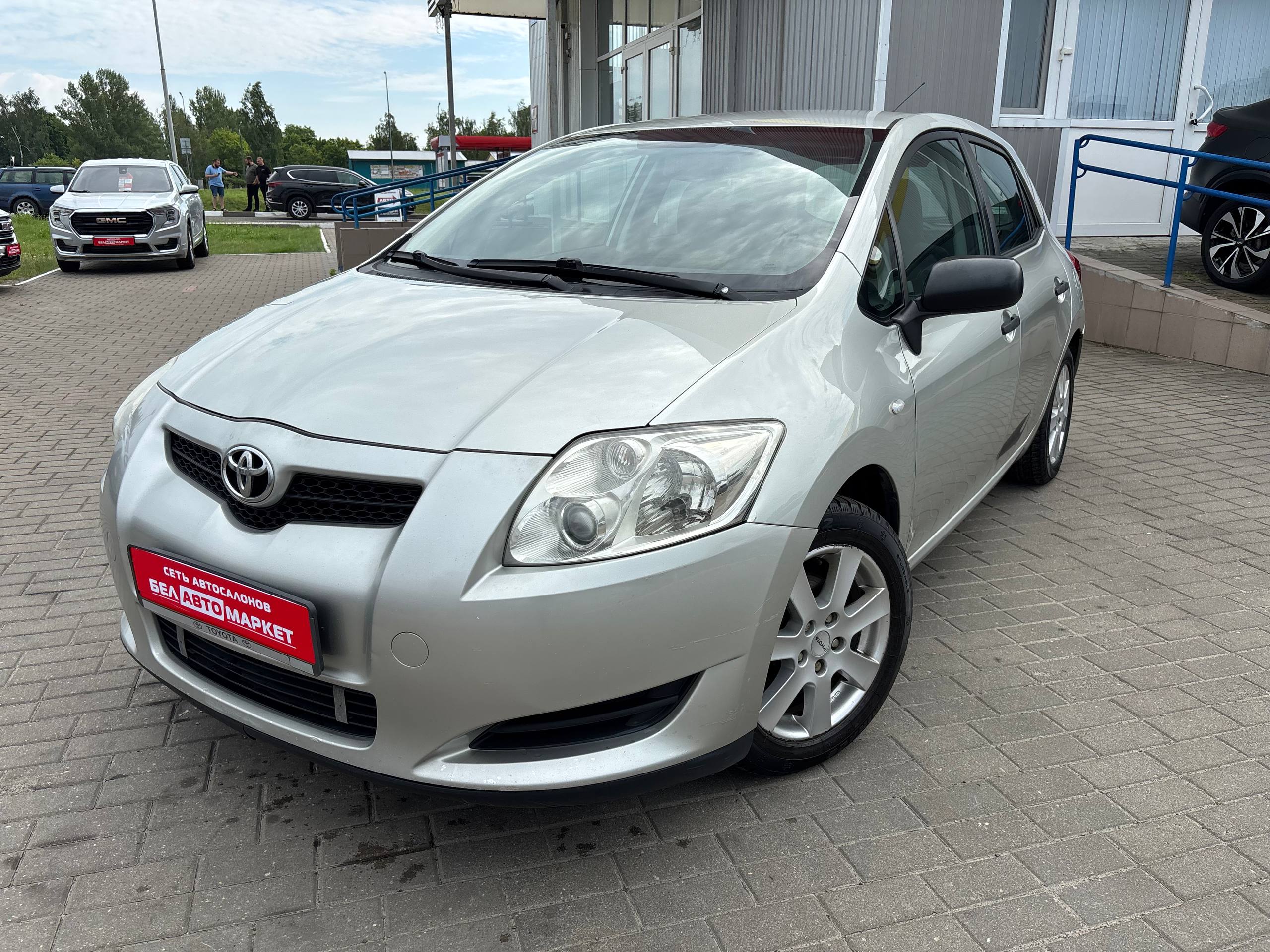 авто с пробегом toyota auris 2009