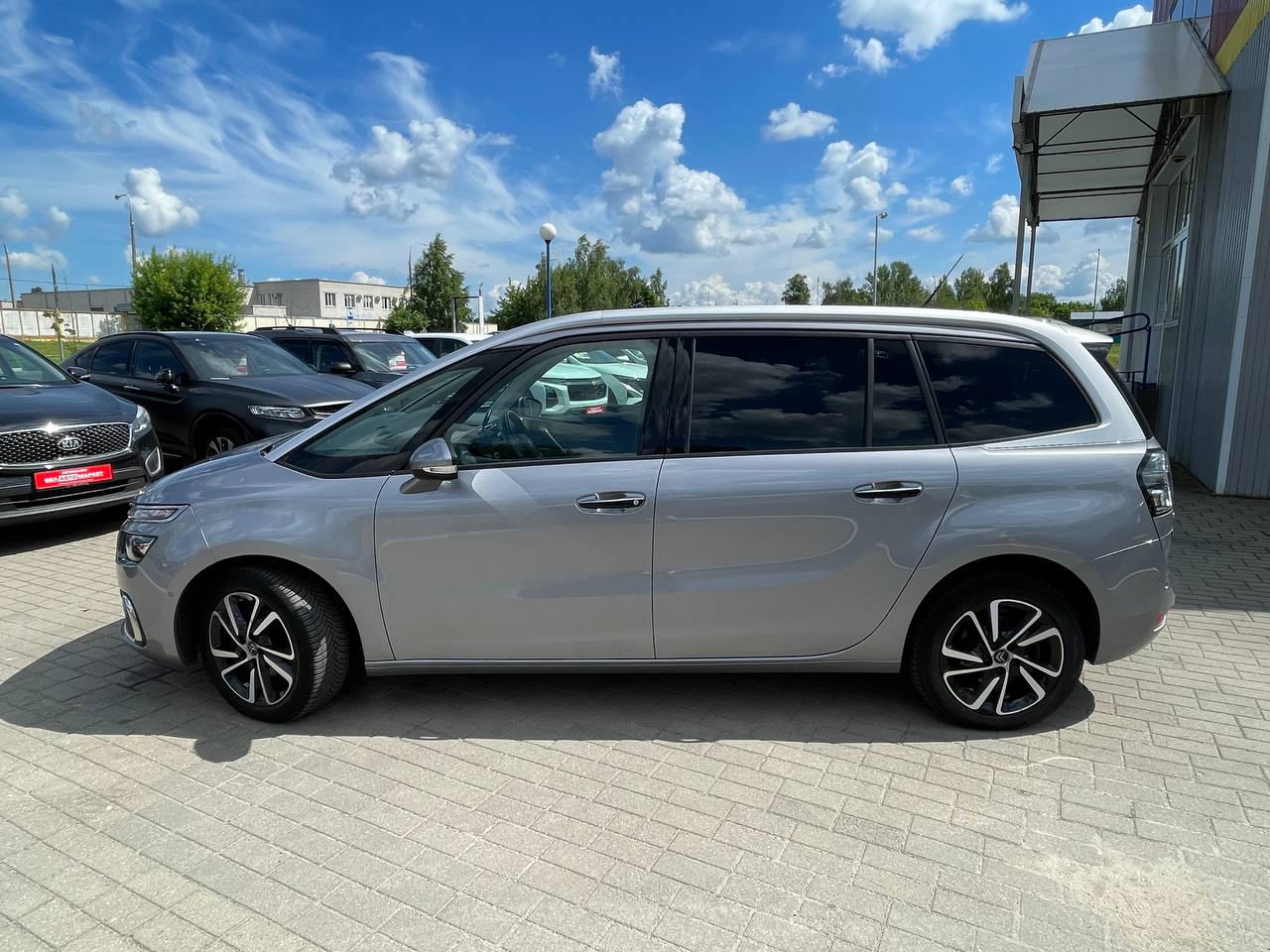 Фото автомобиля 8