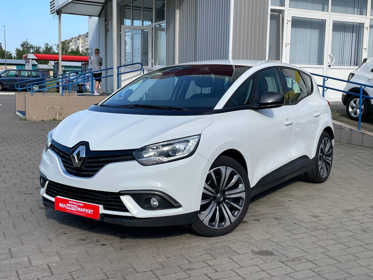 авто с пробегом renault scenic 2018