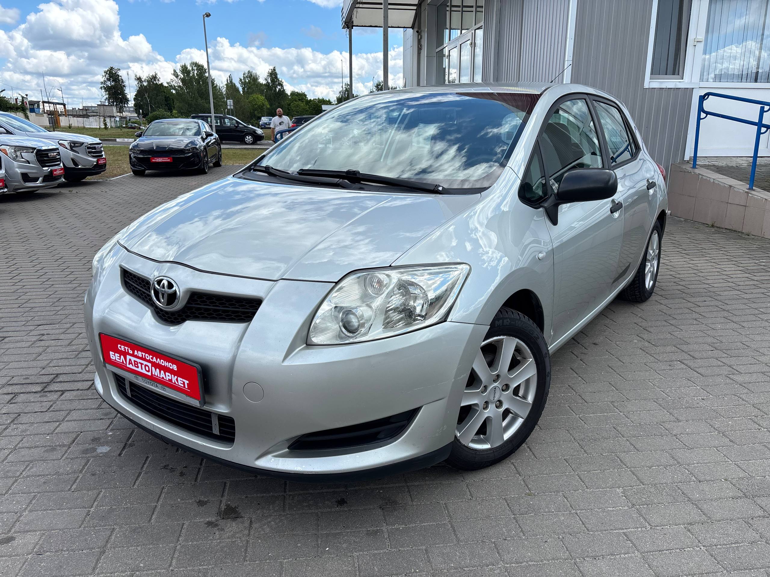 авто с пробегом toyota auris 2009