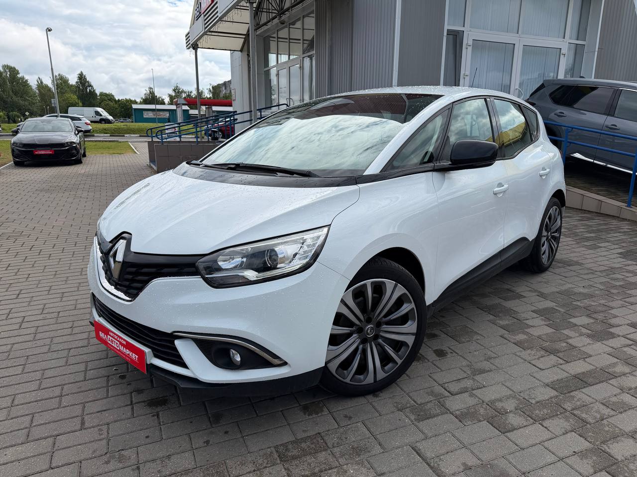 авто с пробегом renault scenic 2018