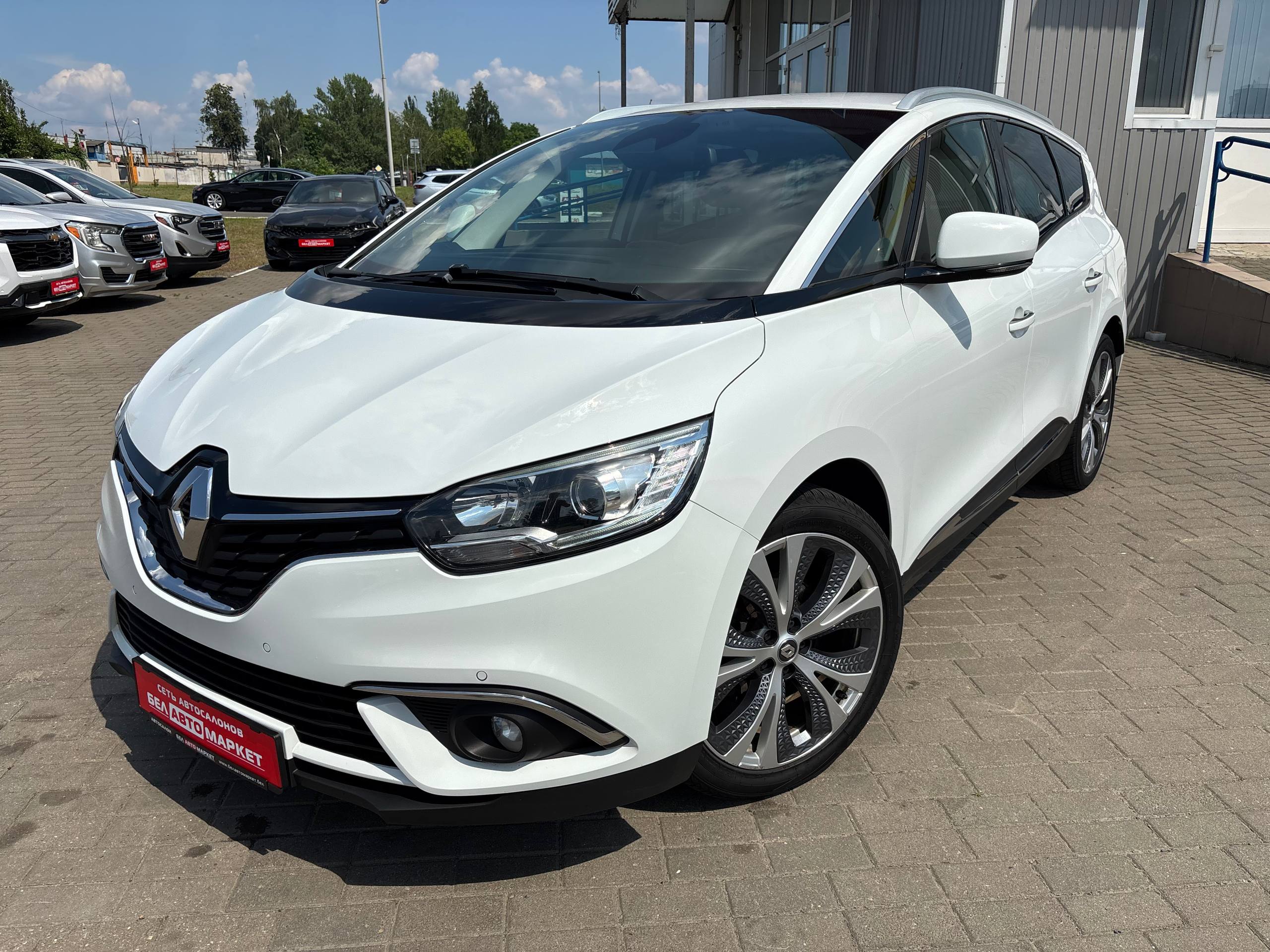 авто с пробегом renault scenic 2017