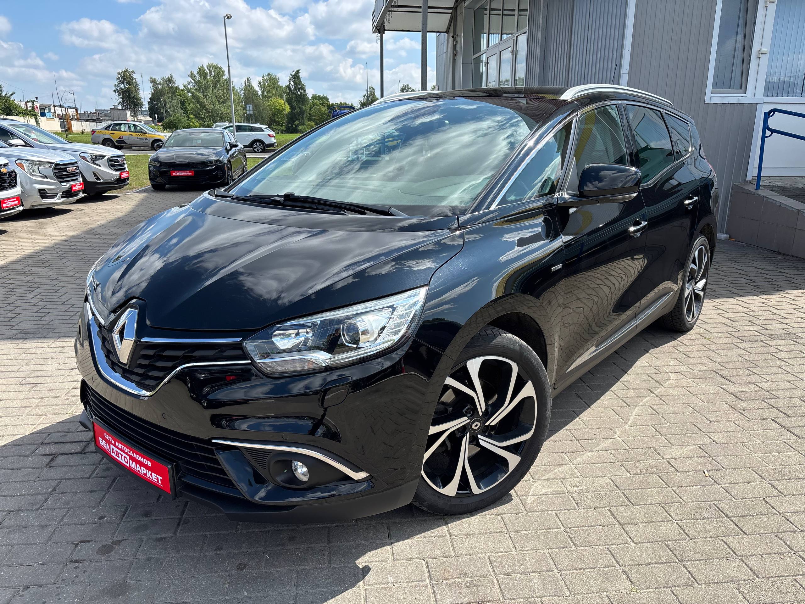 авто с пробегом renault scenic 2018