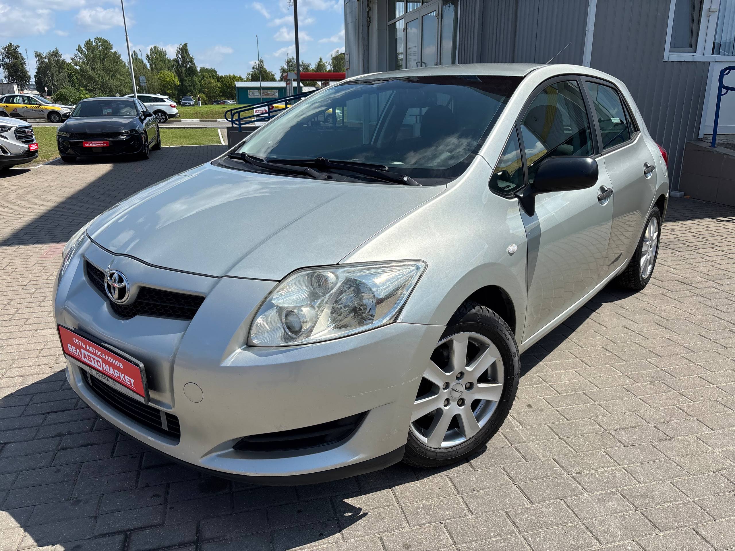 авто с пробегом toyota auris 2009