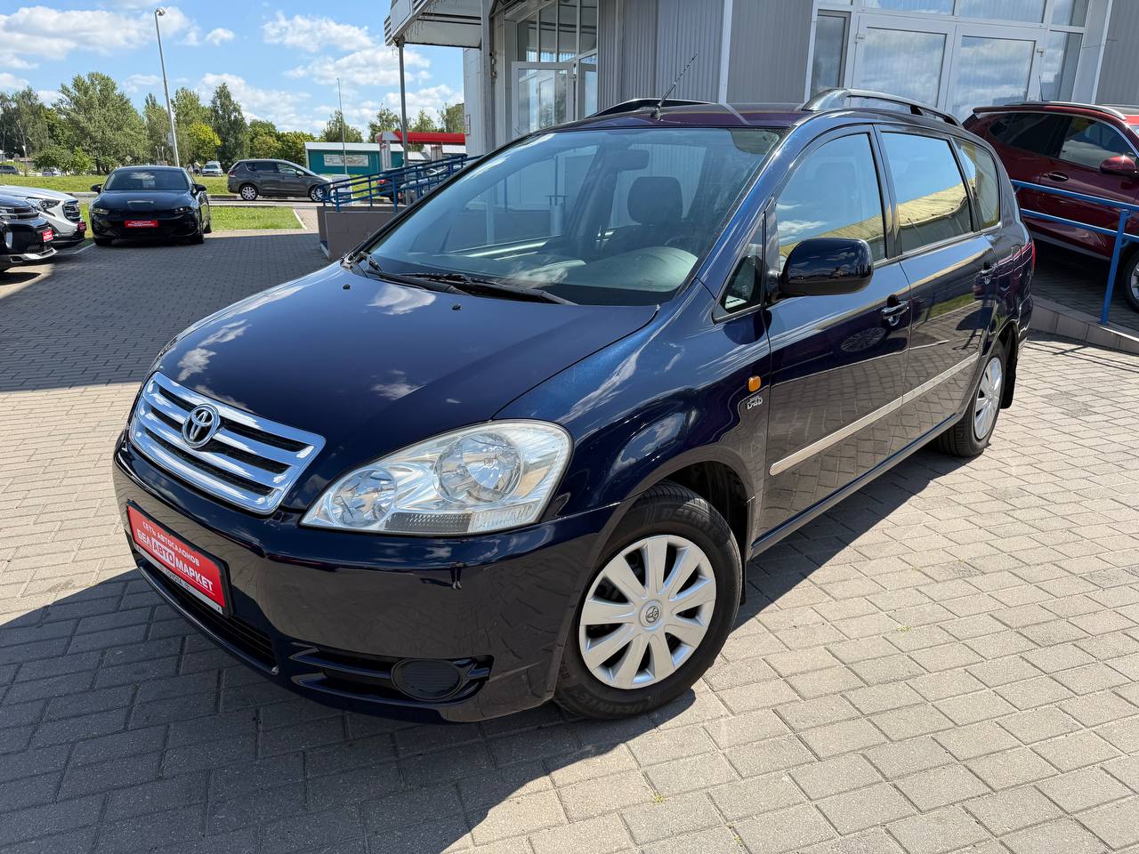 авто с пробегом toyota avensis verso 2001