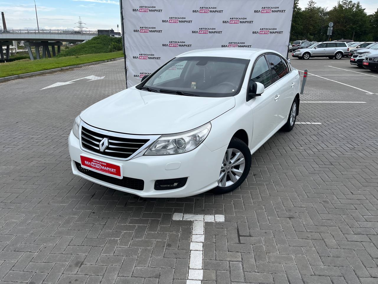 авто с пробегом renault latitude 2011