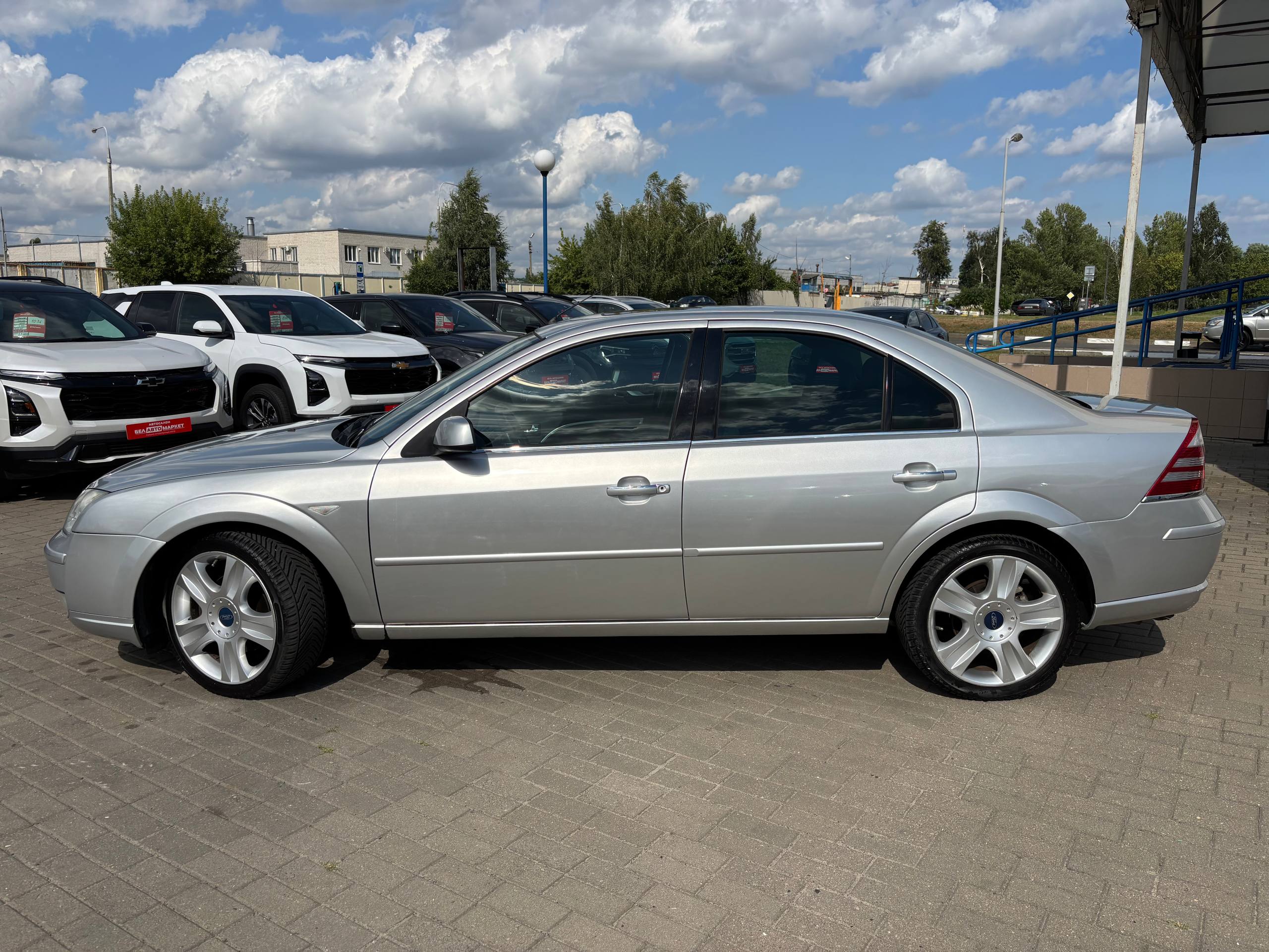 Фото автомобиля 8