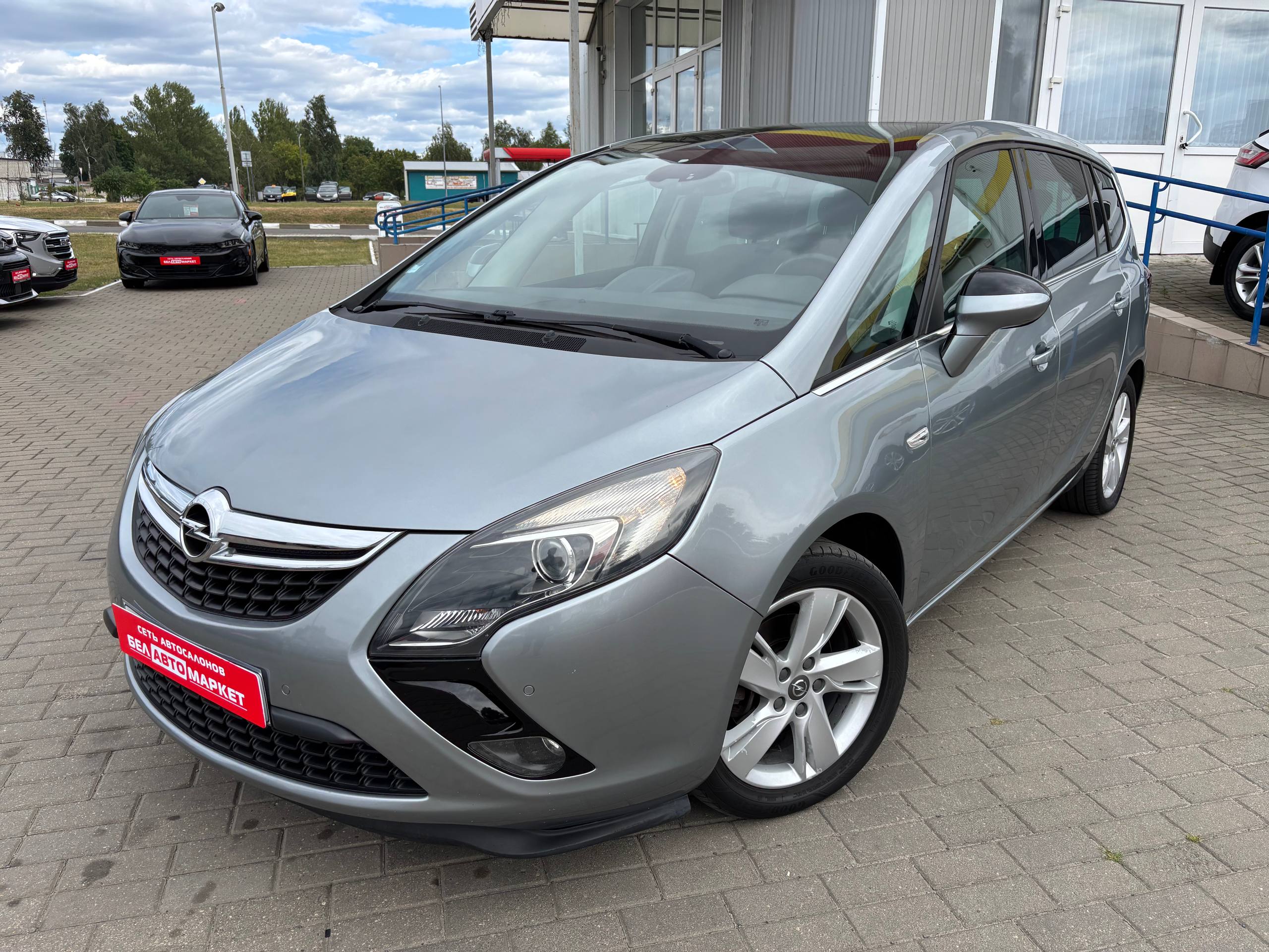 авто с пробегом opel zafira 2014