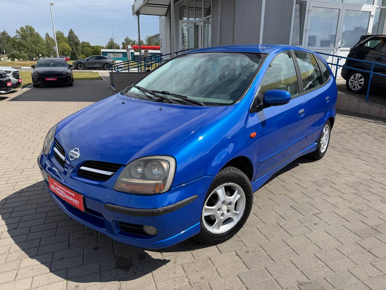 авто с пробегом nissan almera tino 2000