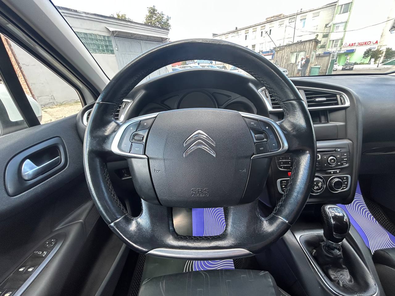 Фото автомобиля 11