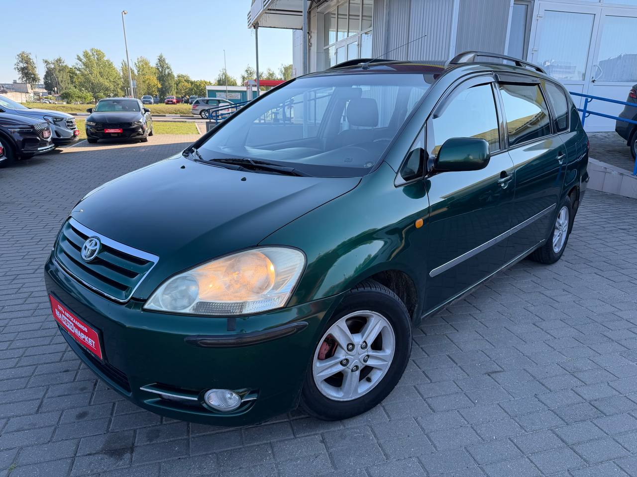 авто с пробегом toyota avensis verso 2002
