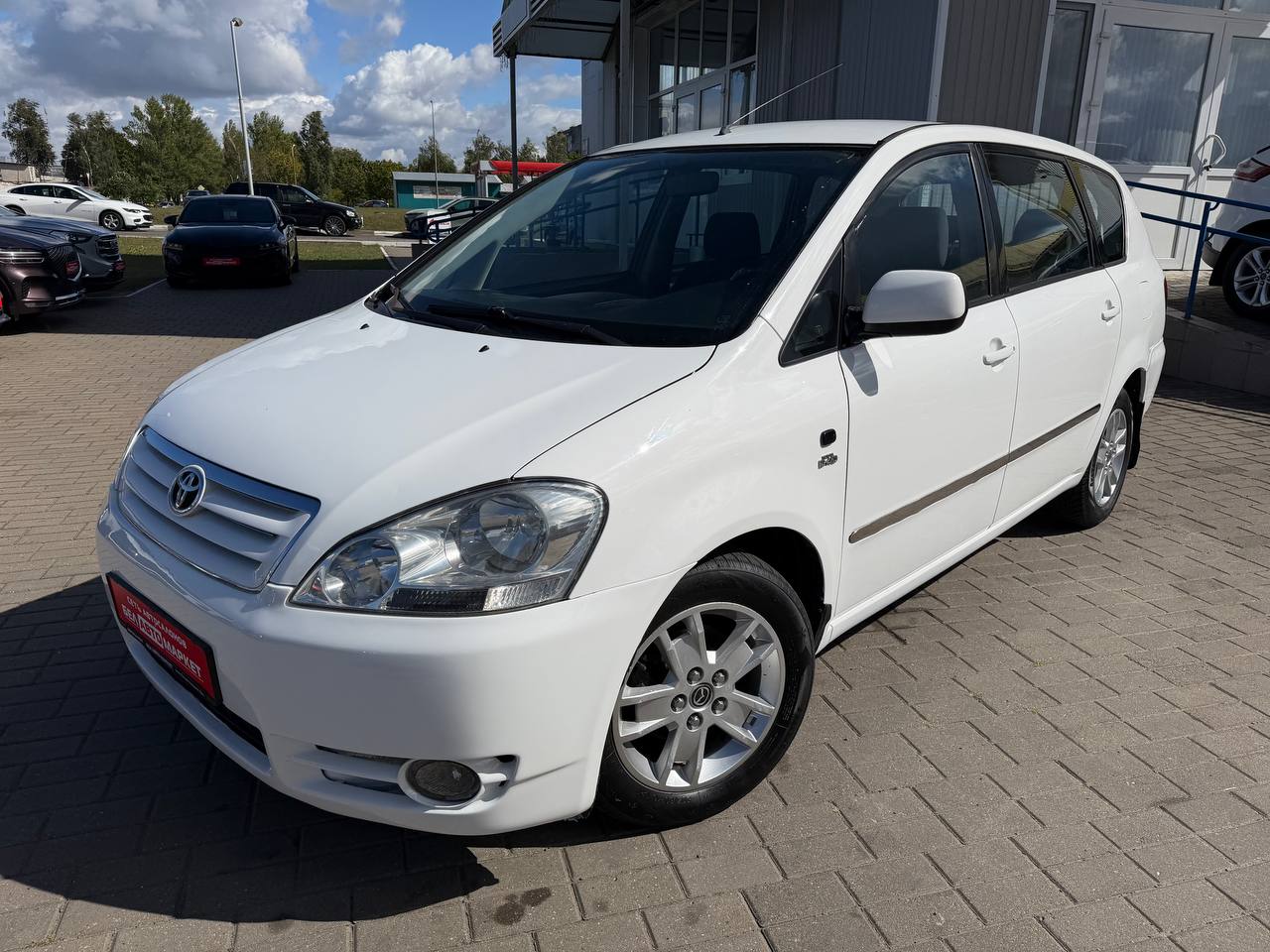 авто с пробегом toyota avensis verso 2002