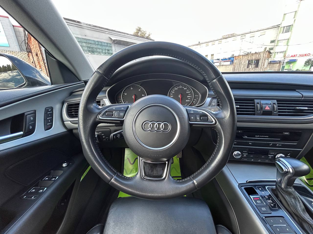 Фото автомобиля 12
