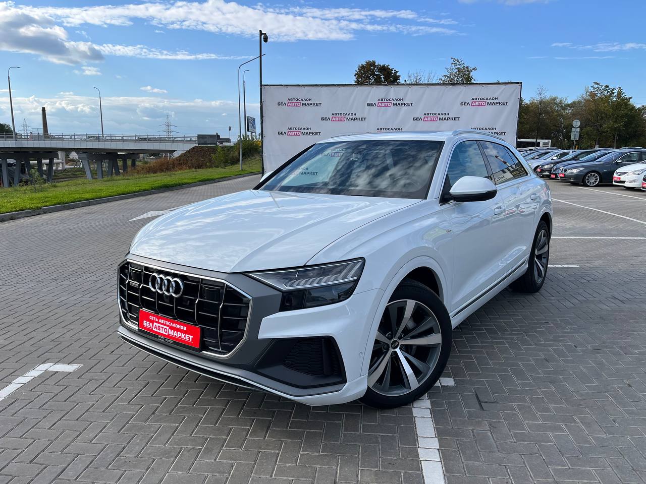авто с пробегом audi q8 2022