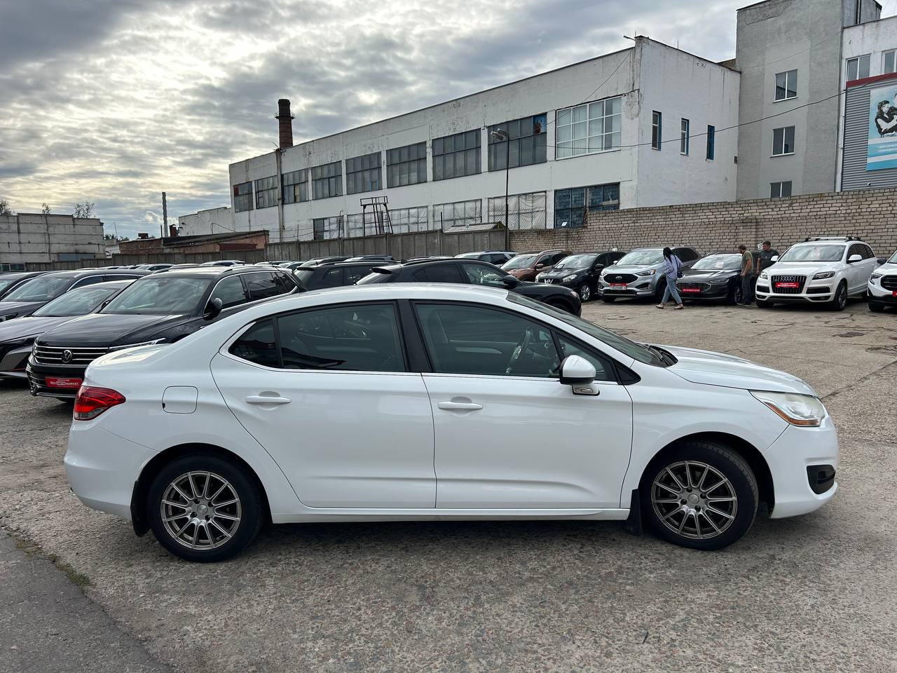 Фото автомобиля 3