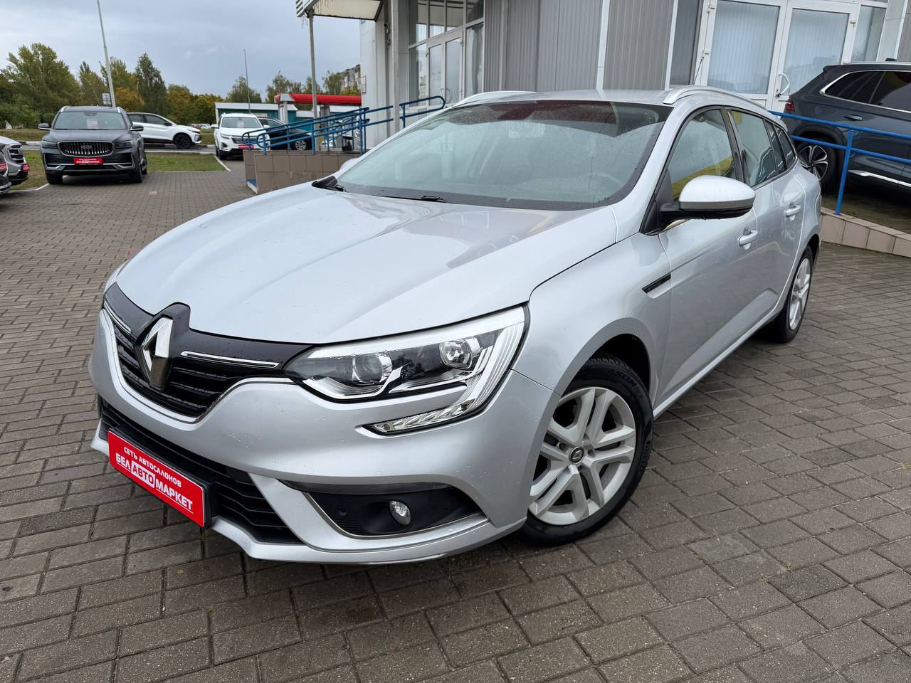 авто с пробегом renault megane 2018