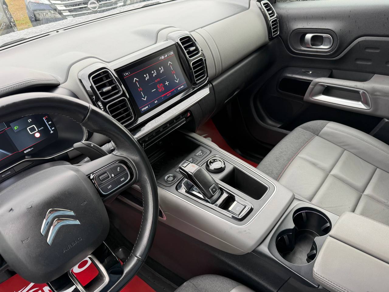 Фото автомобиля 12