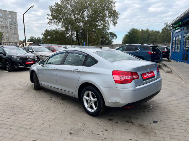 Фото автомобиля 8