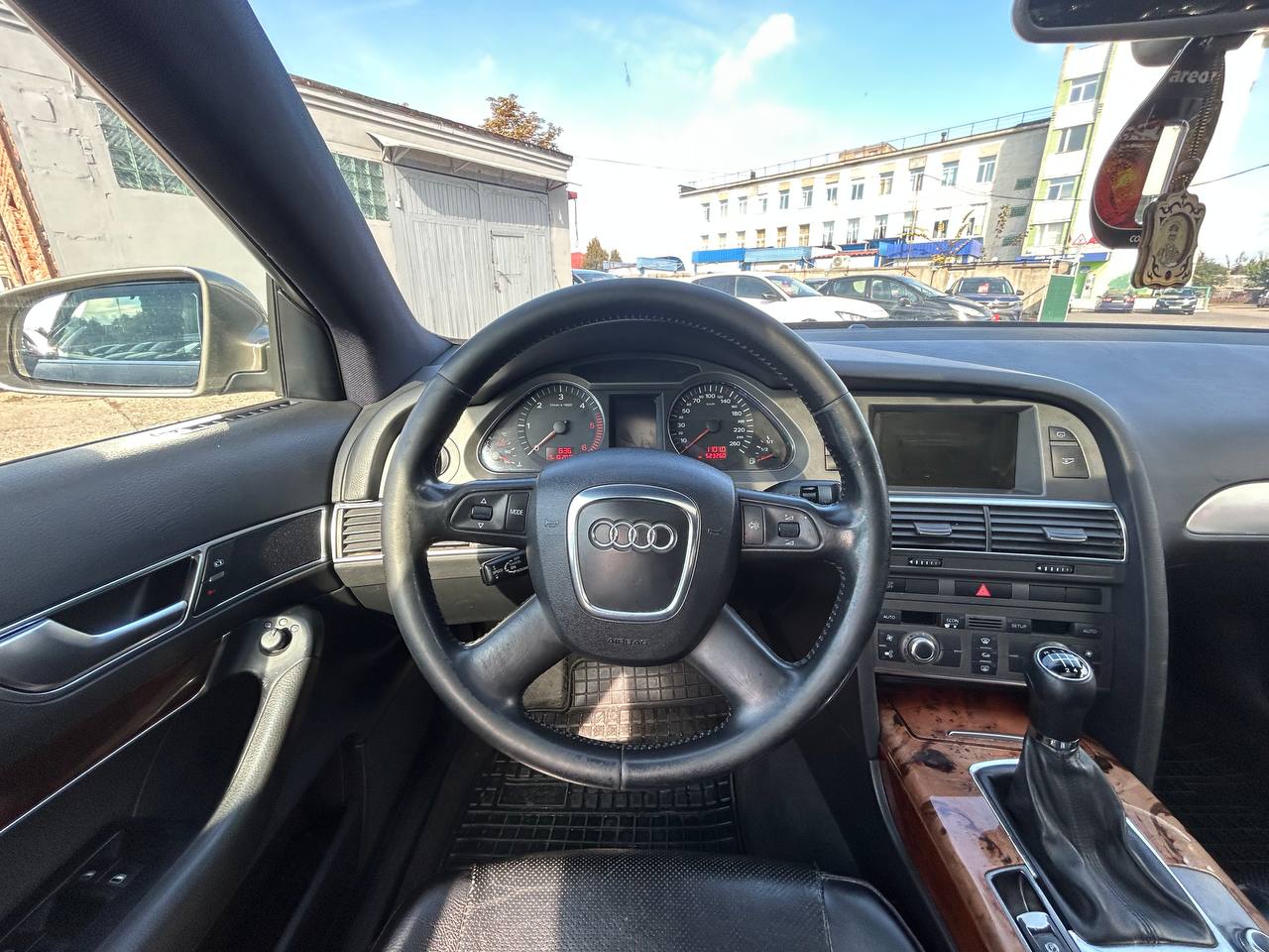 Фото автомобиля 12