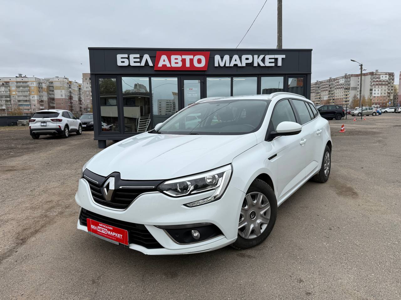 авто с пробегом renault megane 2018
