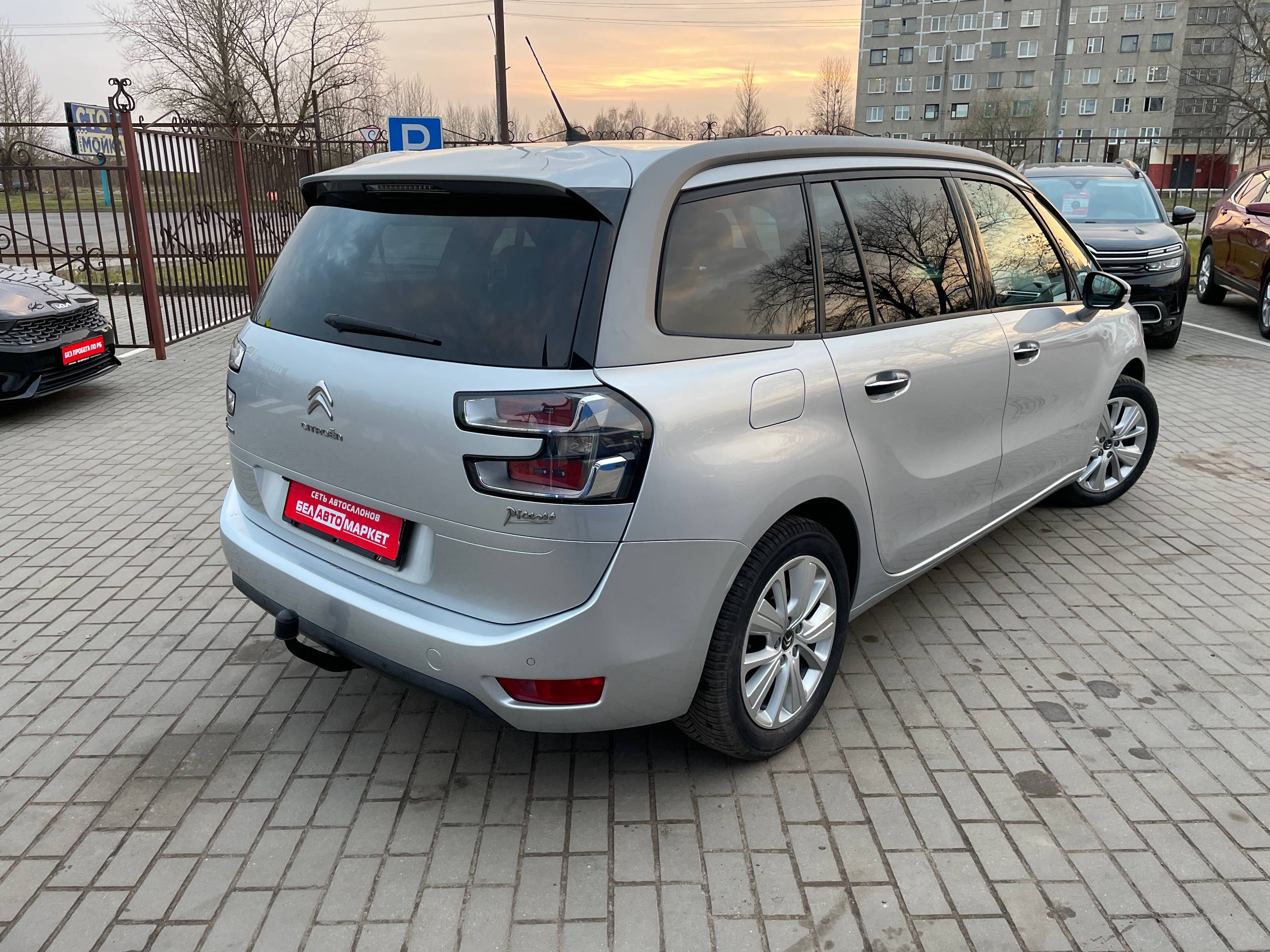 Фото автомобиля 12